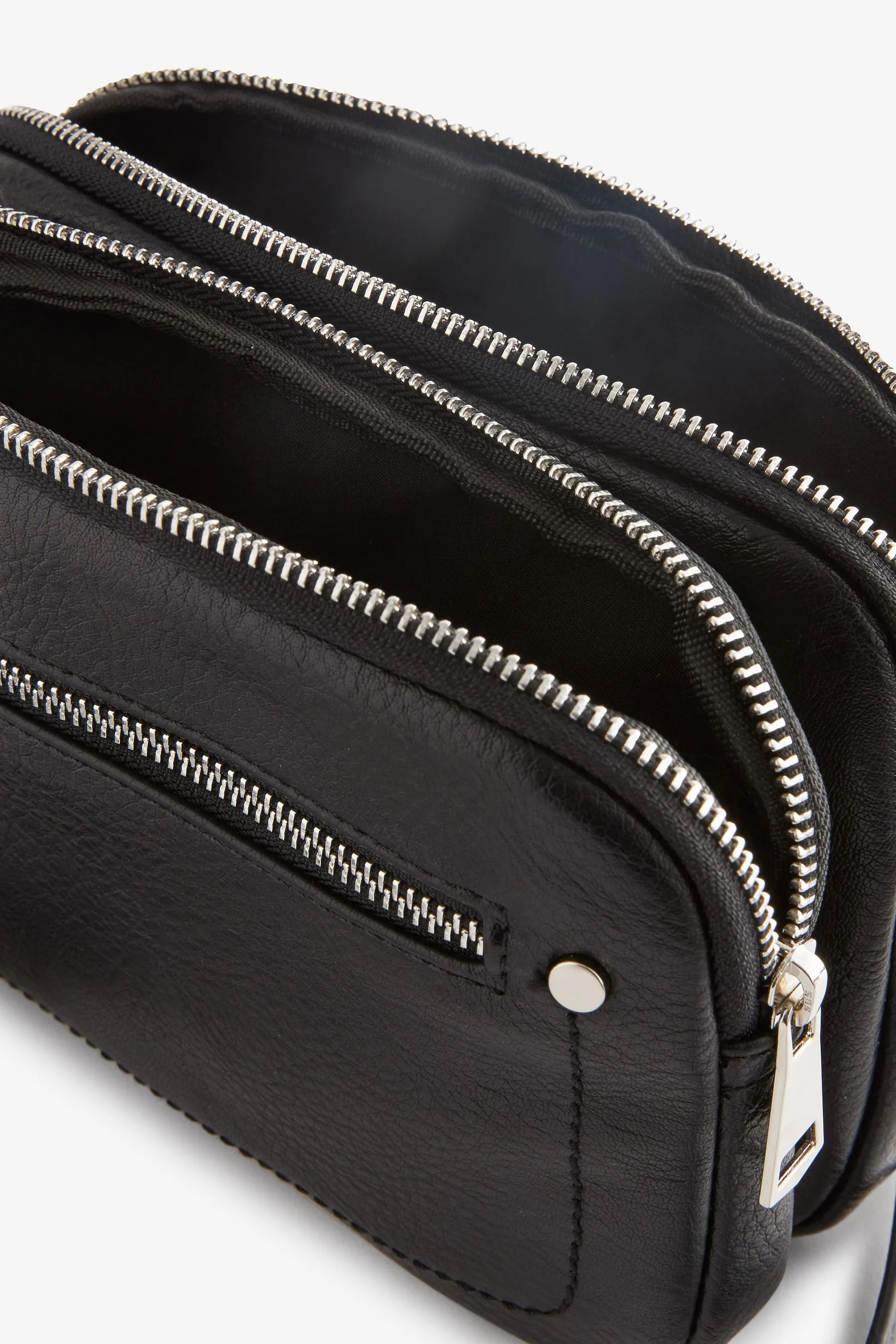 Borsa a tracolla con borchie