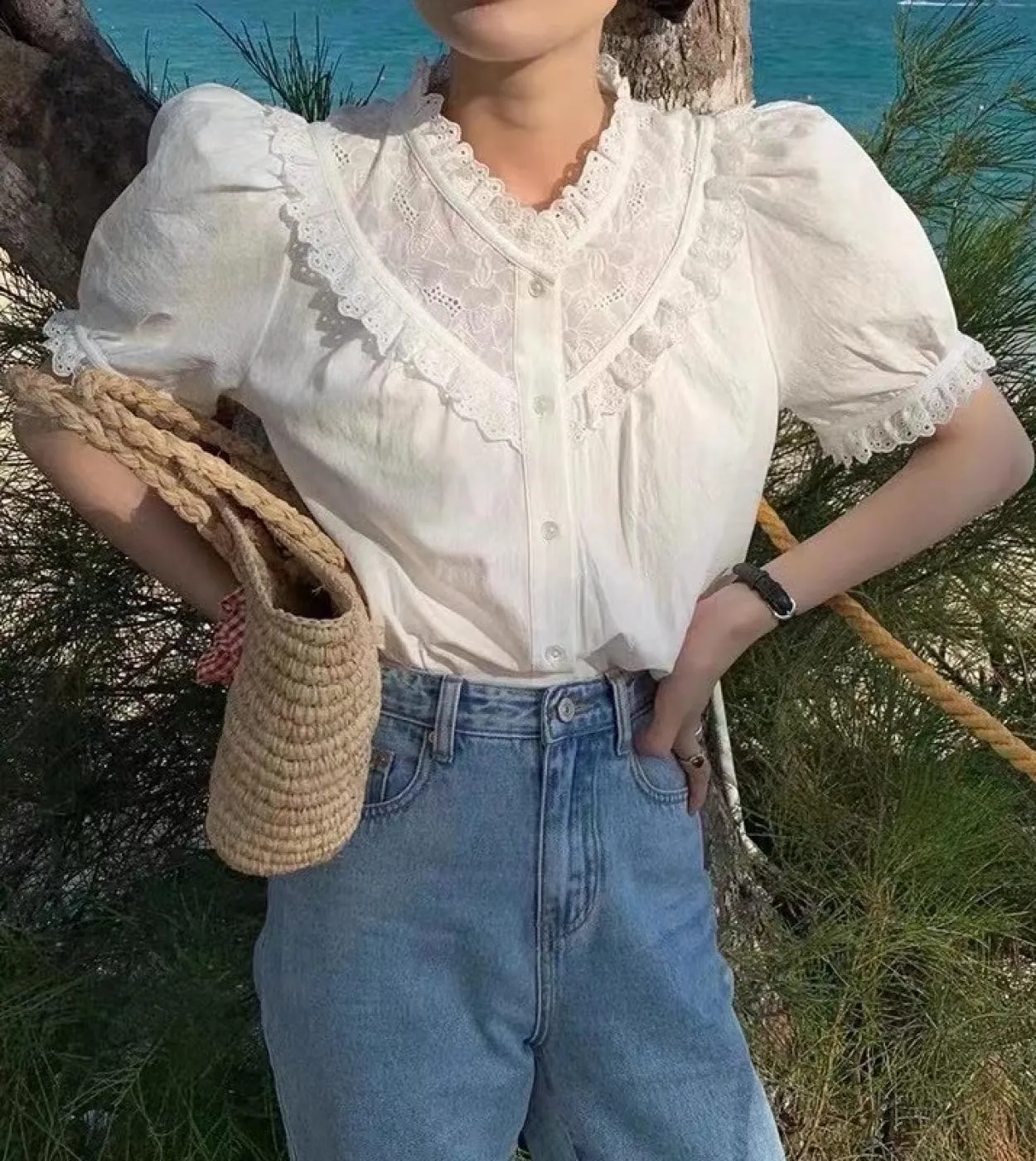 Camicetta da donna francese stile palazzo retrò ricamo alluncinetto camicia con cuciture in pizzo manica corta a sbuffo dolce t