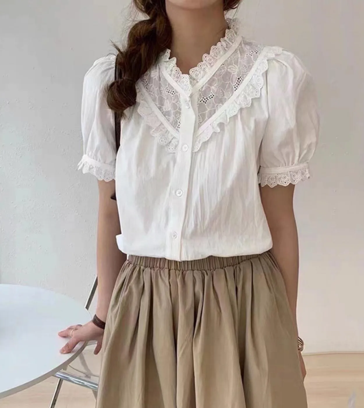 Camicetta da donna francese stile palazzo retrò ricamo alluncinetto camicia con cuciture in pizzo manica corta a sbuffo dolce t