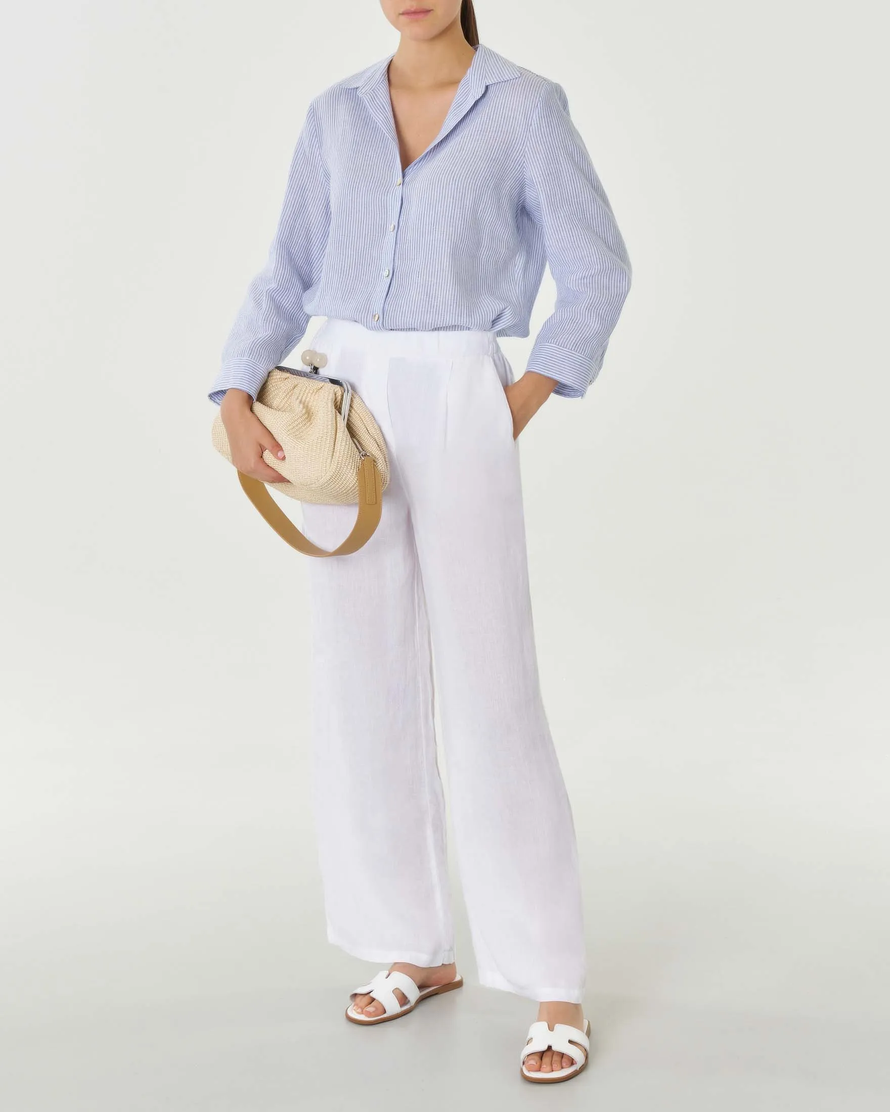 Camicia azzurra a righe in lino con maniche tre quarti e linea sfiancata