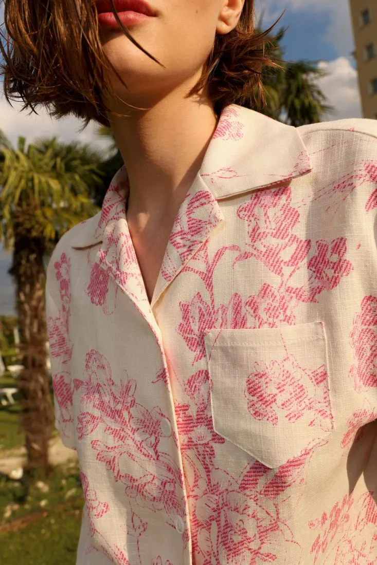 Camicia cropped fantasia floreale con maniche corte