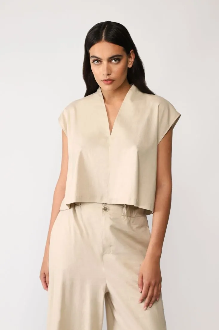 Camicia cropped monocolour con maniche ad aletta