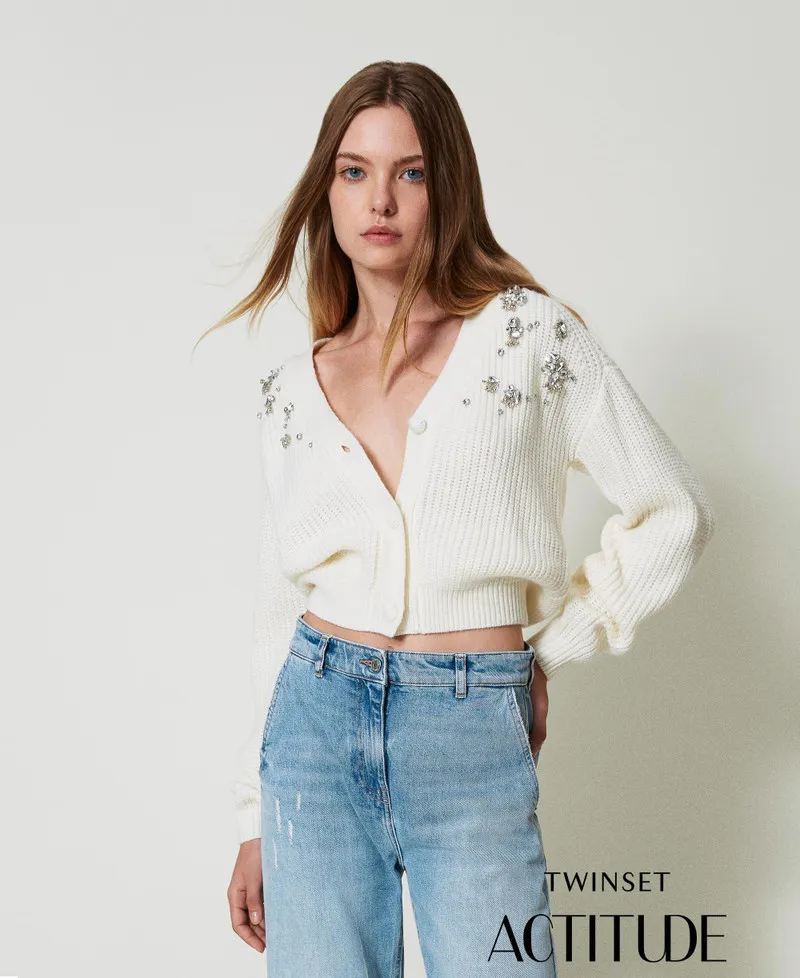 Cardigan con ricami fatti a mano