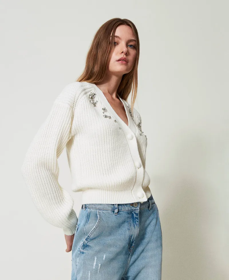 Cardigan con ricami fatti a mano