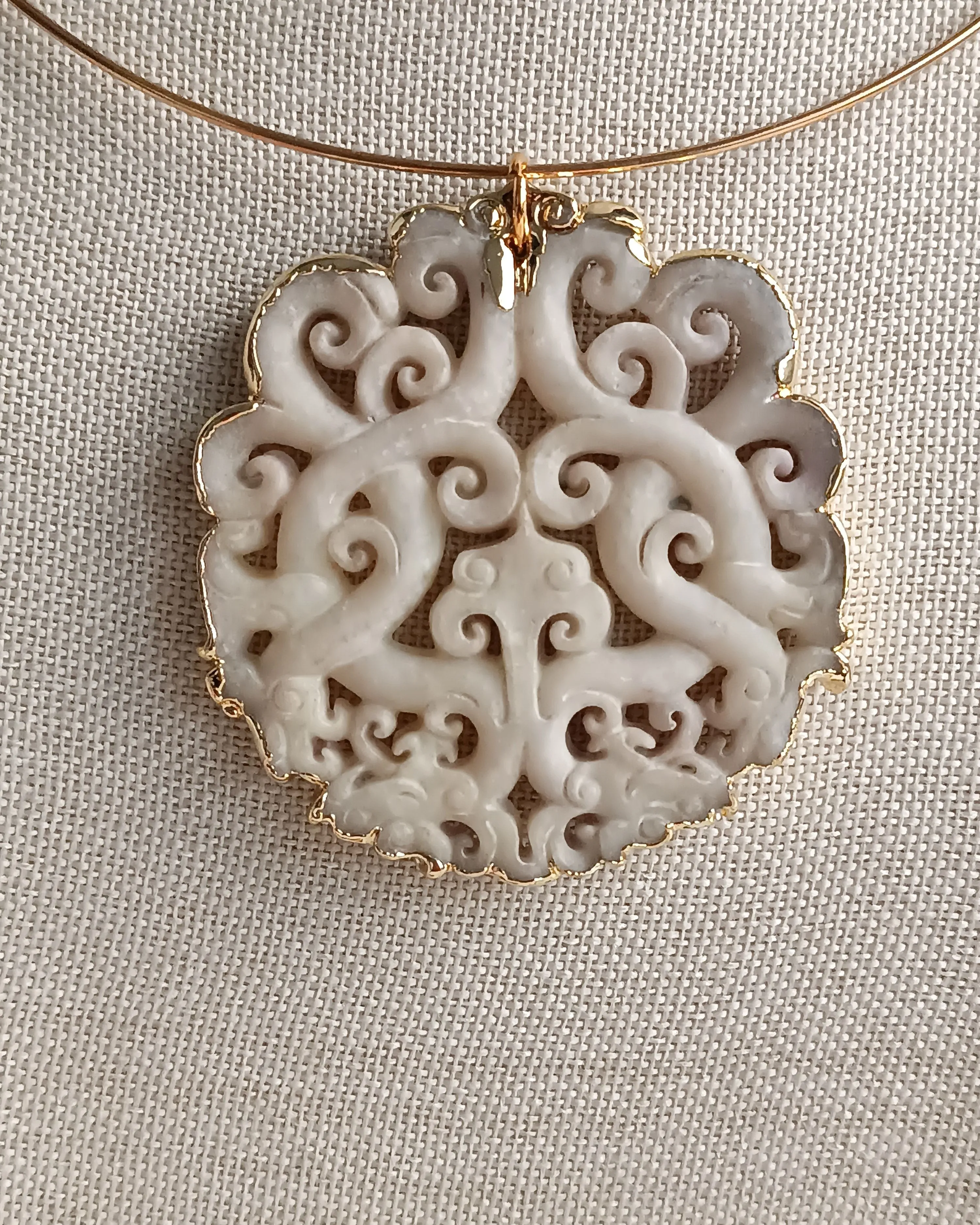 Collana Girocollo Rigida con Ciondolo Giada Giadeite