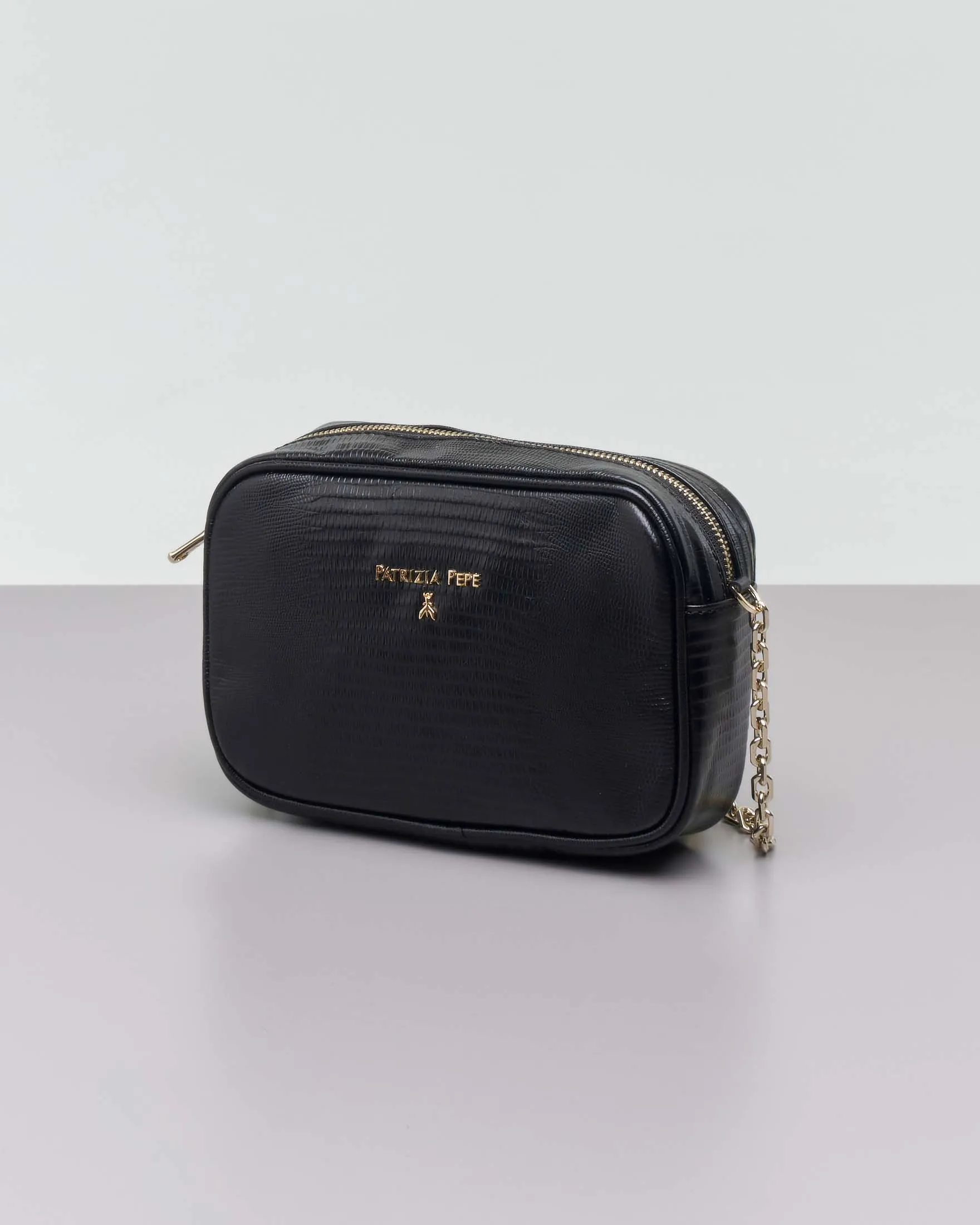 Cross bag nera in pelle stampa rettile con catena dorata regolabile e scritta logo dorata sul davanti