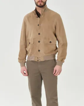Giacca beige in pelle scamosciata con chiusura a bottoni