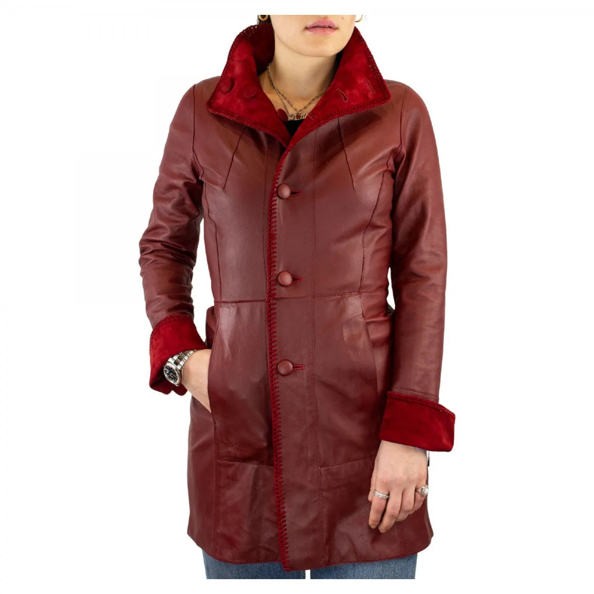 Giacca elegante reversibile da donna fatta a mano in pelle di renna e agnello rossa con bottoni