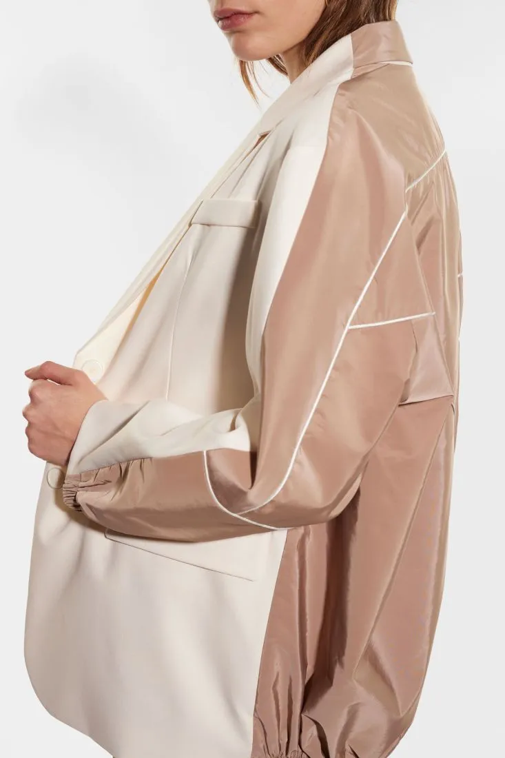Giacca monopetto bicolor con orli elasticizzati sul retro