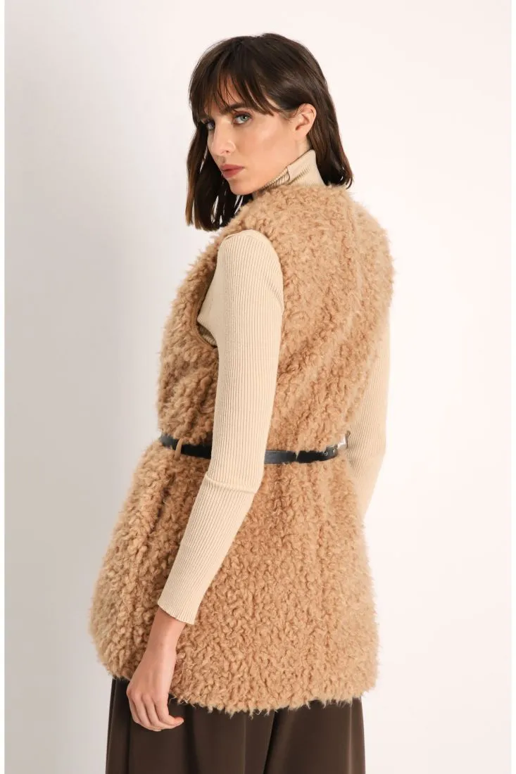Gilet lungo monocolour effetto pelliccia con cintura