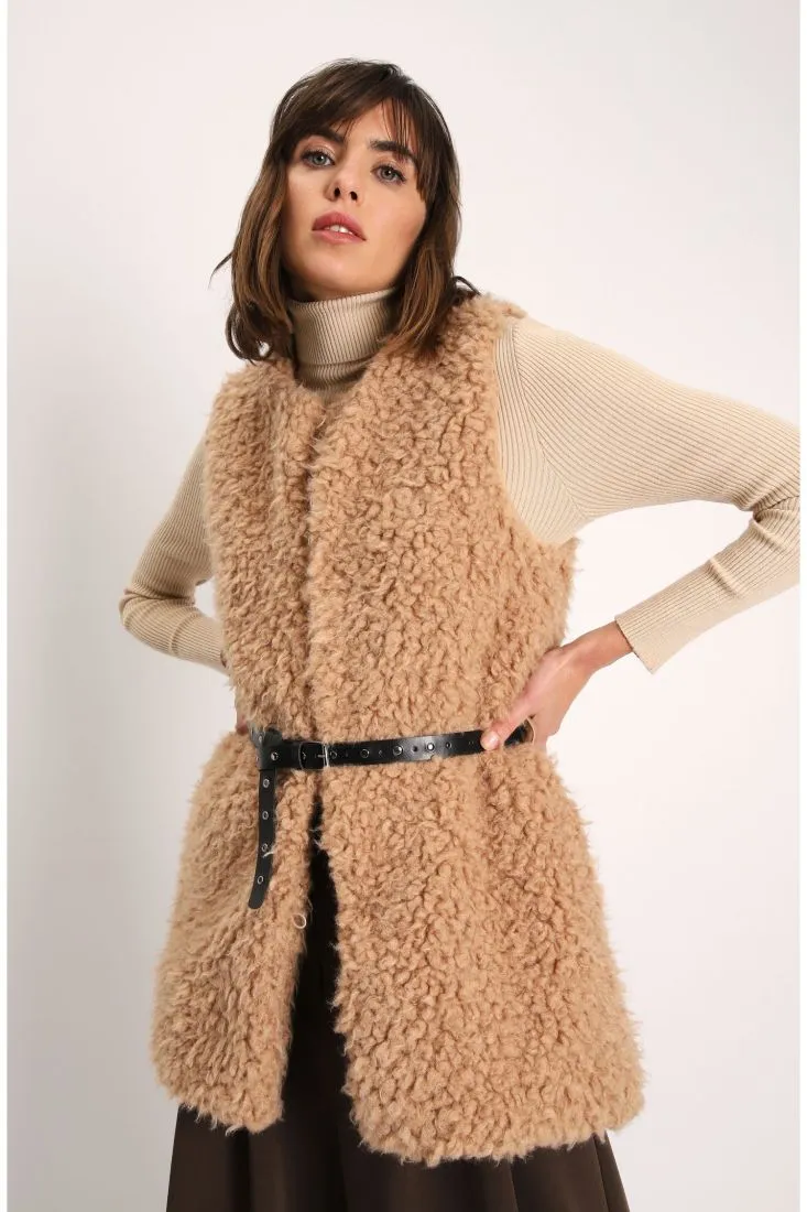 Gilet lungo monocolour effetto pelliccia con cintura