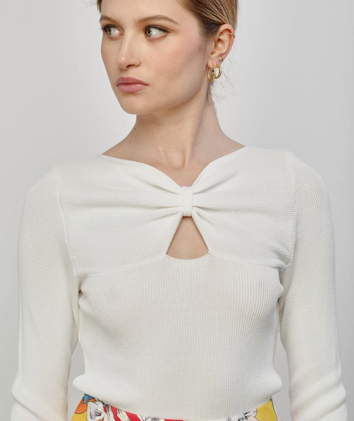 Maglia bianca manica lunga con nodo