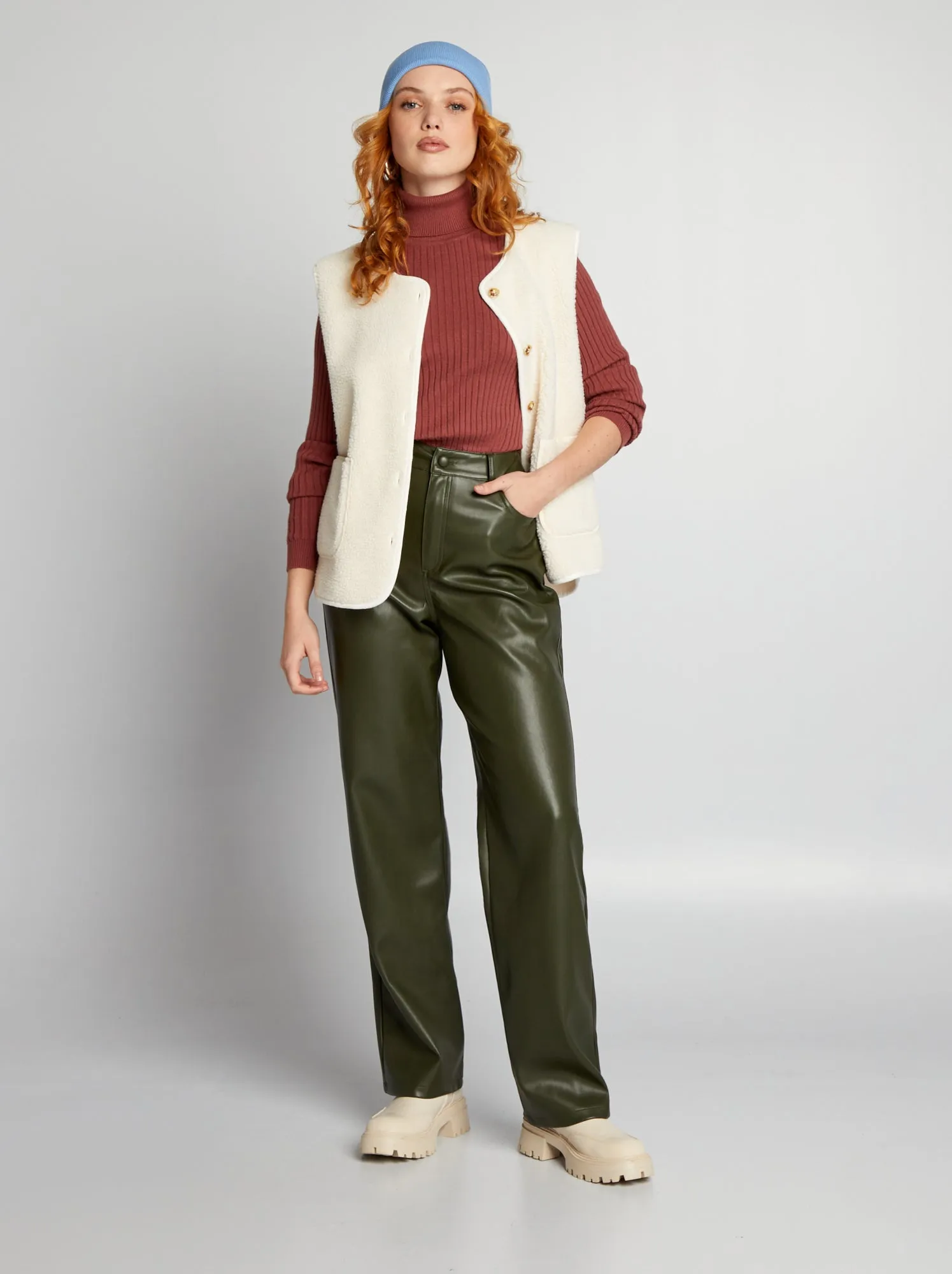 Maglione a coste con collo alto - ROSSO