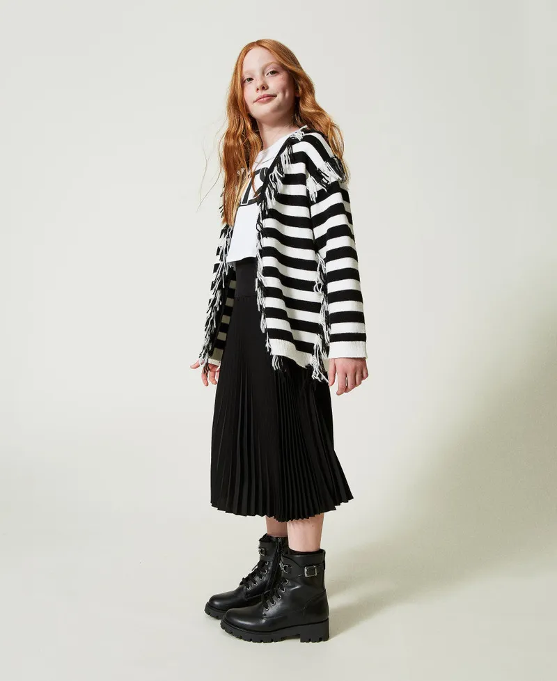 Maxi cardigan in maglia a righe con frange