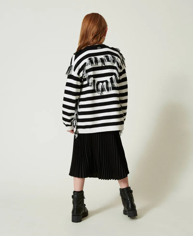 Maxi cardigan in maglia a righe con frange