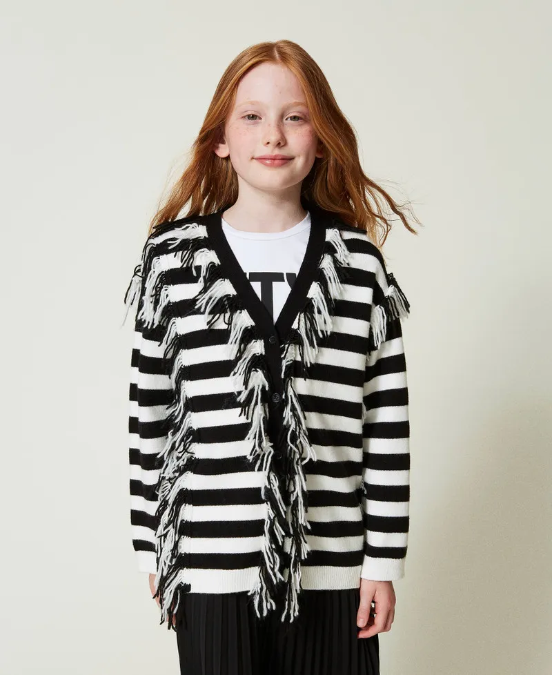 Maxi cardigan in maglia a righe con frange
