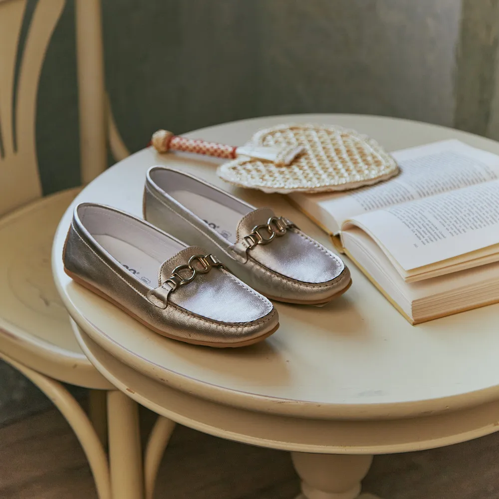Mocassini in pelle da donna taupe laminato