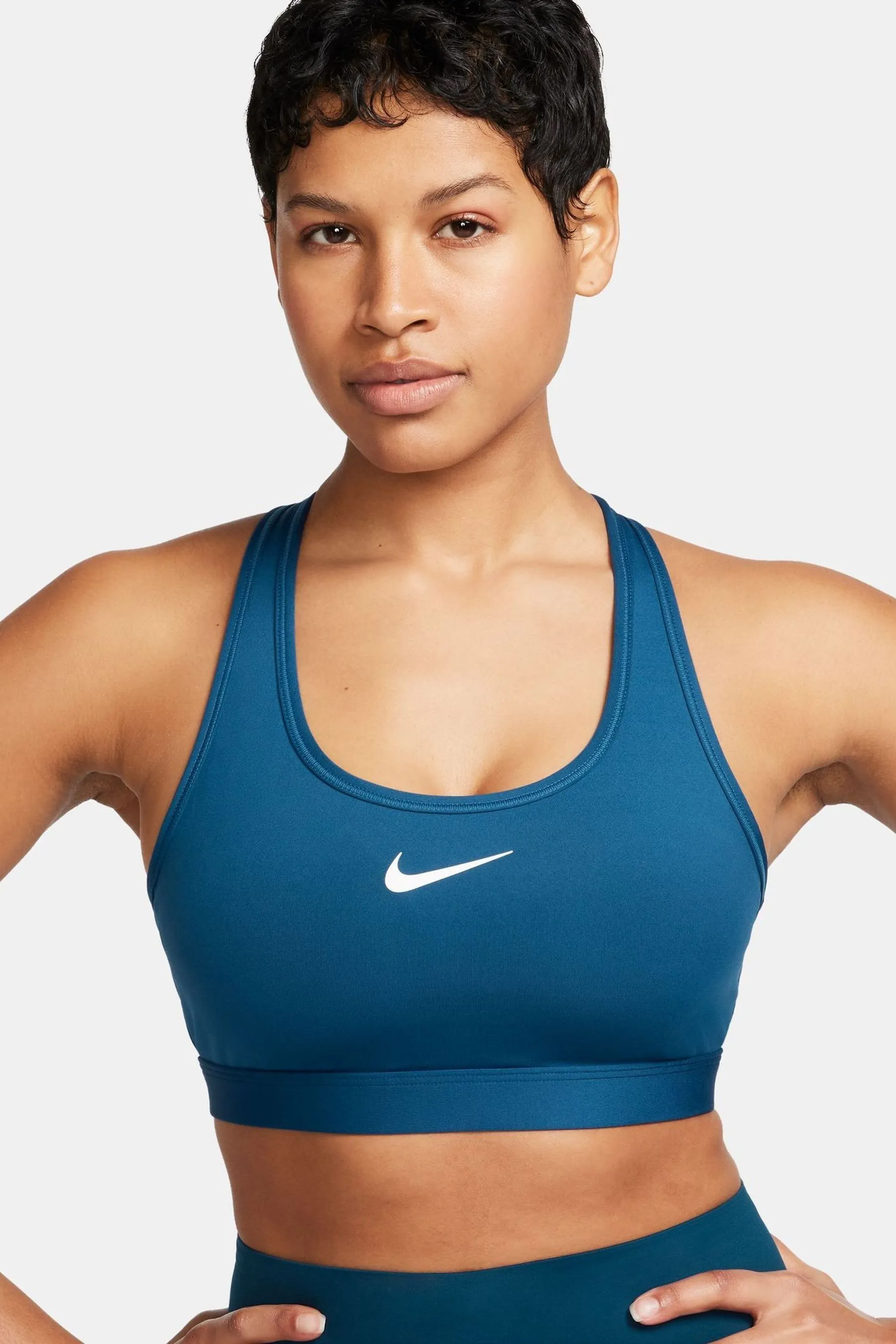 Nike - Reggiseno sportivo imbottito sostegno medio con logo