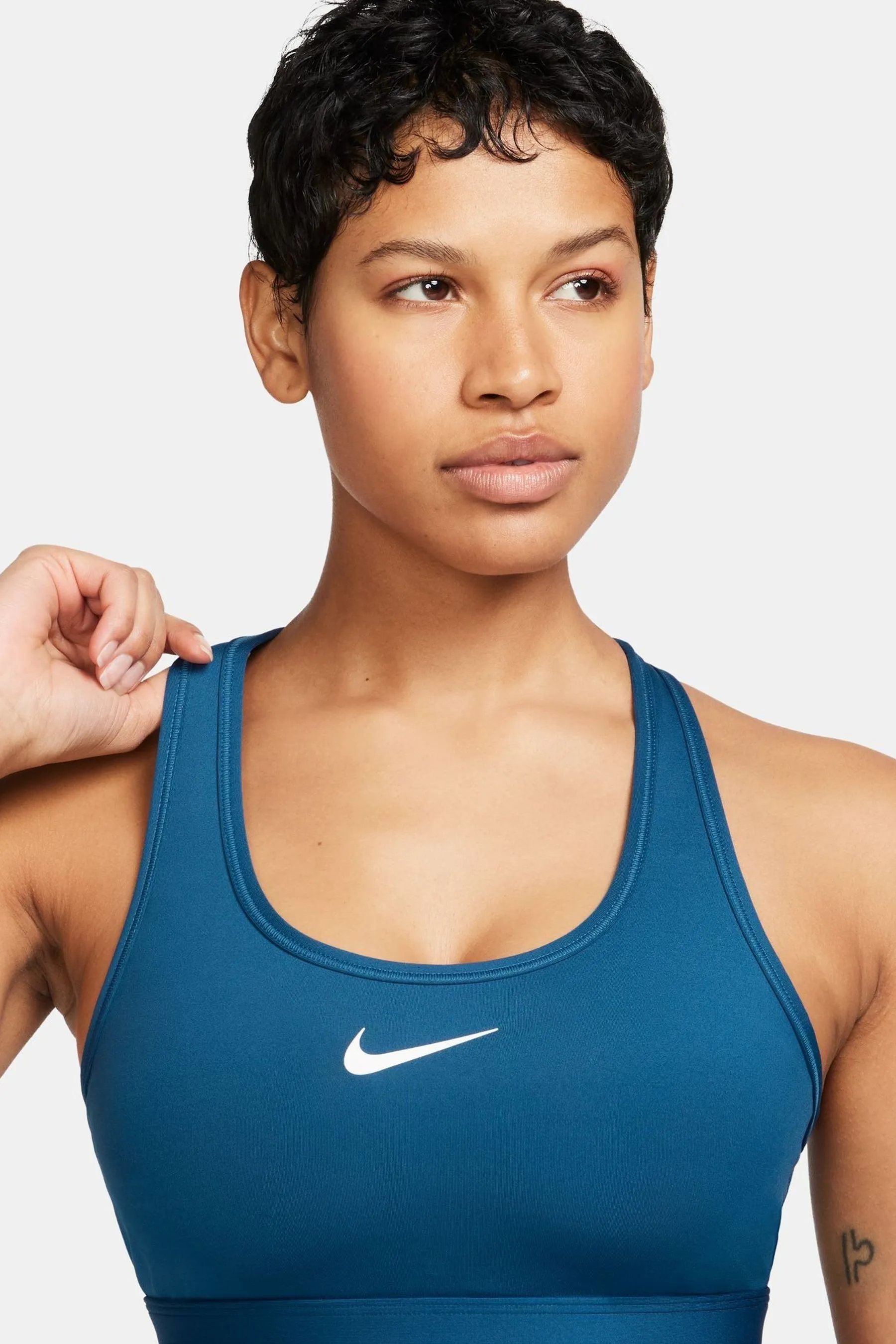 Nike - Reggiseno sportivo imbottito sostegno medio con logo