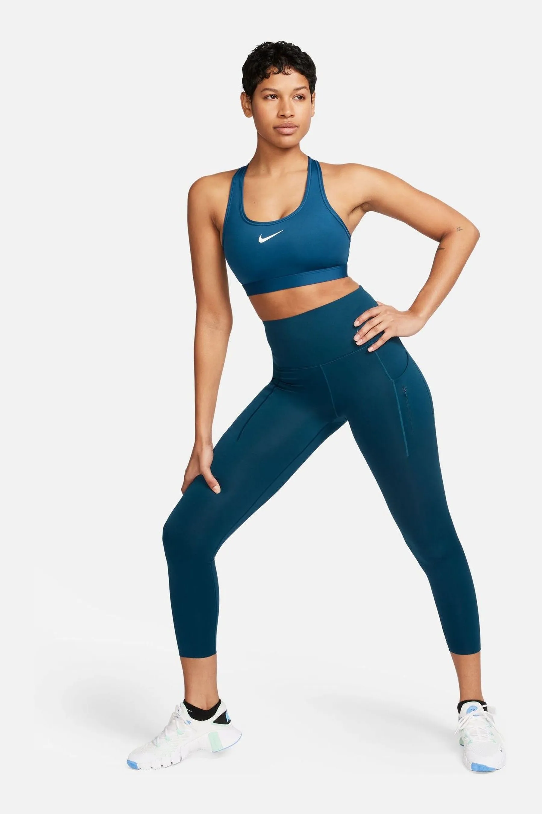 Nike - Reggiseno sportivo imbottito sostegno medio con logo