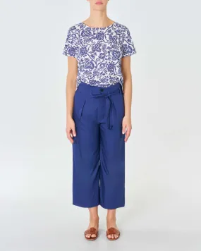 Pantaloni cropped blu chiaro in popeline di cotone con pinces in vita