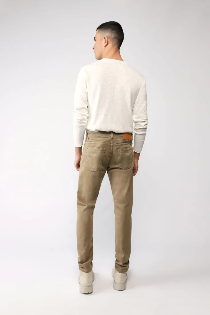 Pantaloni slim cropped monocolour con abrasioni