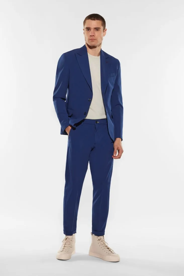 Pantaloni slim-fit con orlo inferiore risvoltato e piega stirata