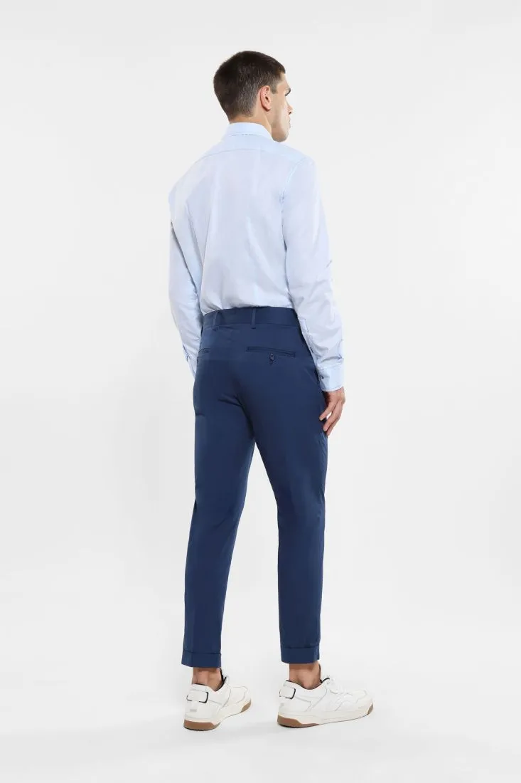 Pantaloni slim-fit con piega stirata e orlo inferiore risvoltato