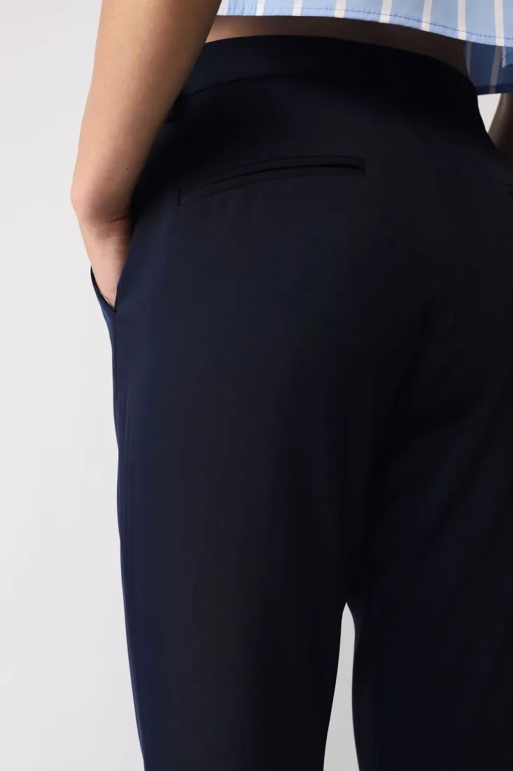 Pantaloni slim-fit cropped con vita alta e tasche verticali
