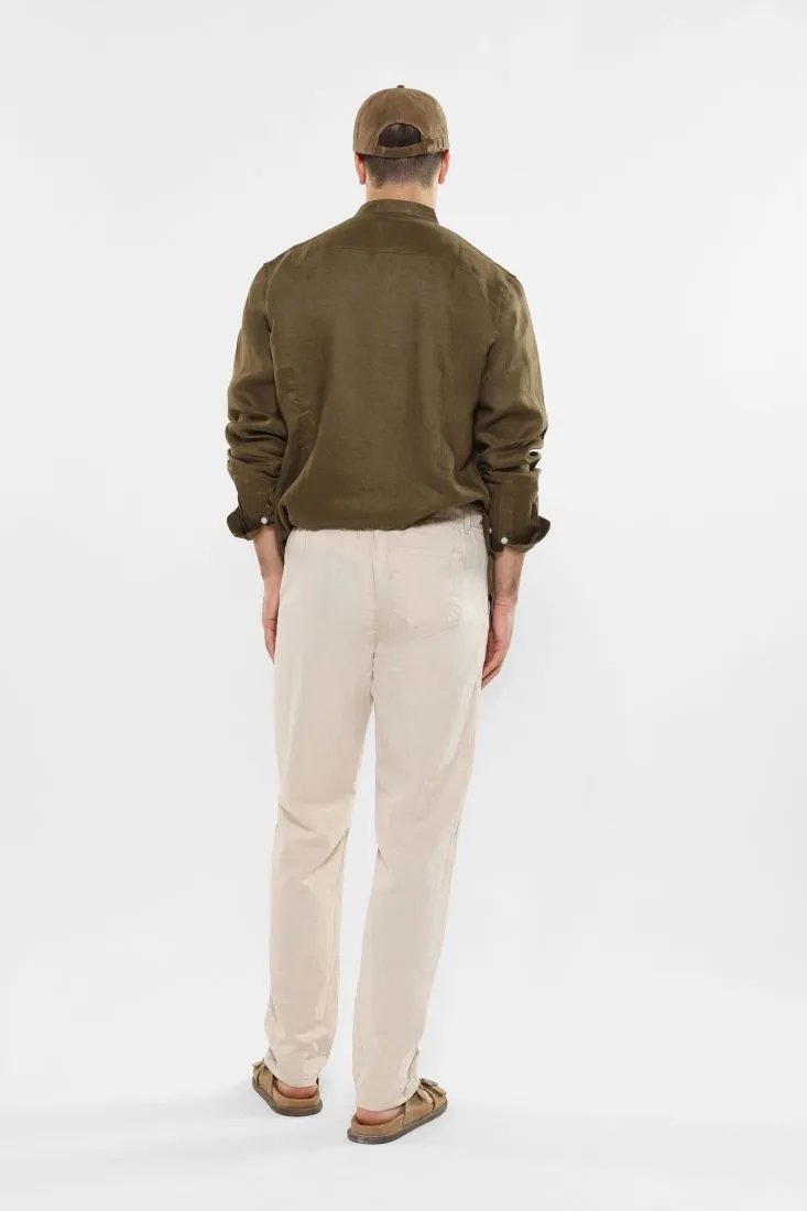 Pantaloni slim-fit in puro cotone con coulisse e pinces