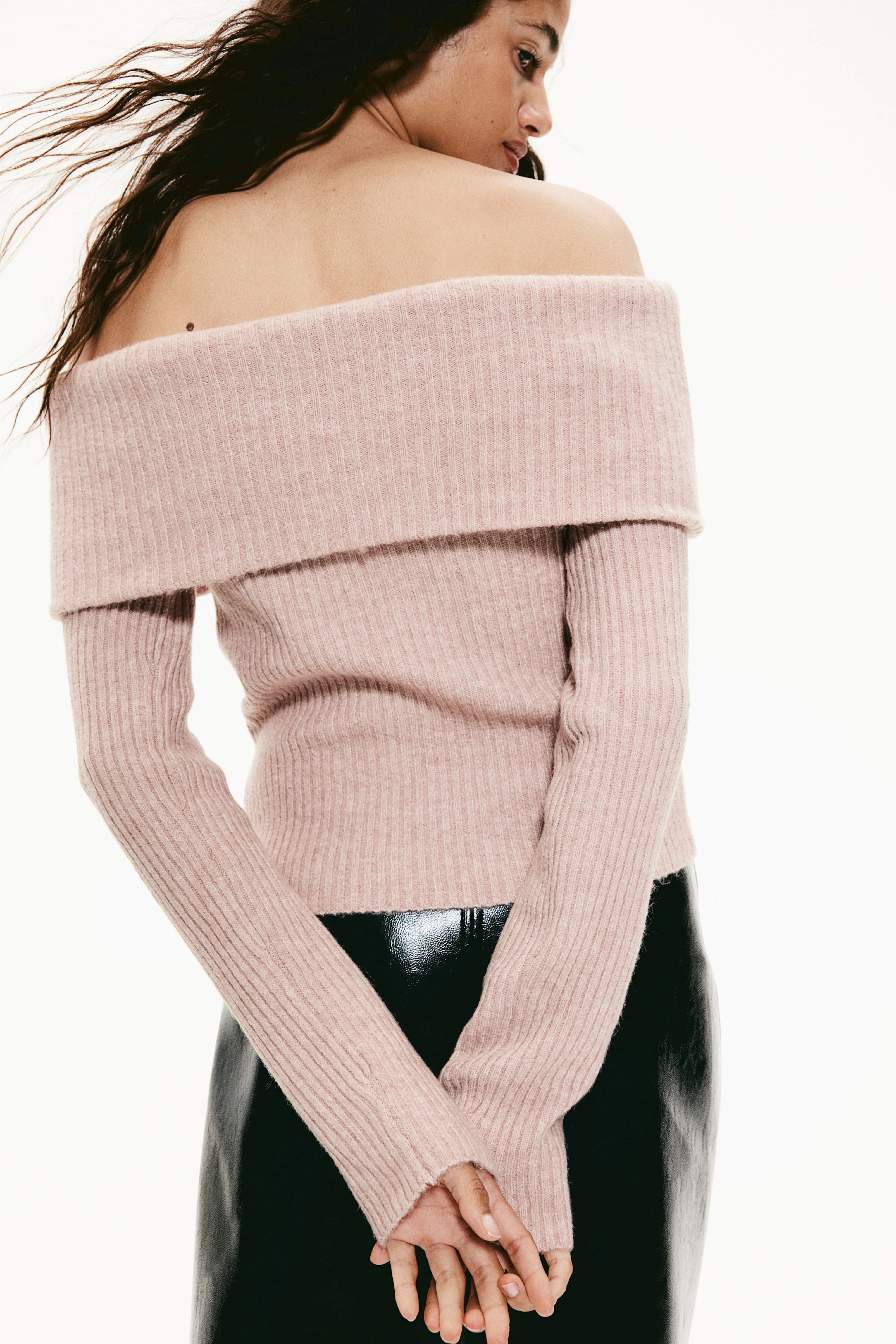 Pullover a spalle scoperte