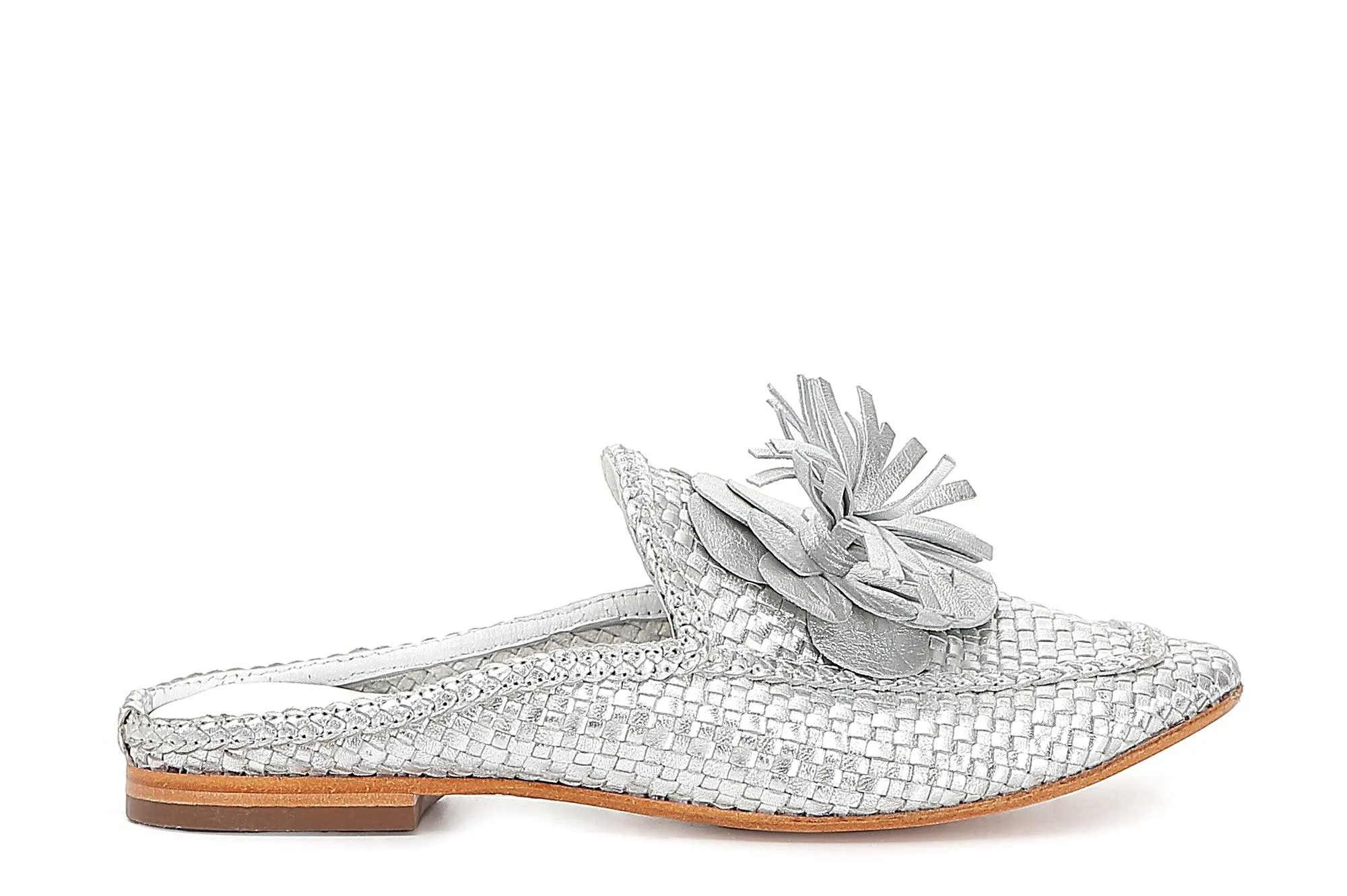 SABOT CON FIORE  TOMAIA INTRECCIATA IN CAPRA LAMINATA