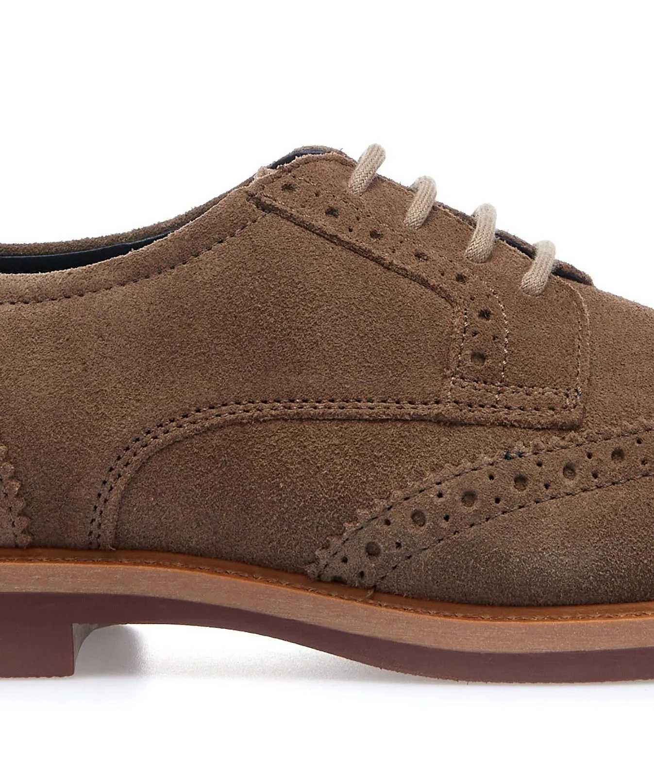 Stringate eleganti beige in suede con lavorazione a coda di rondine