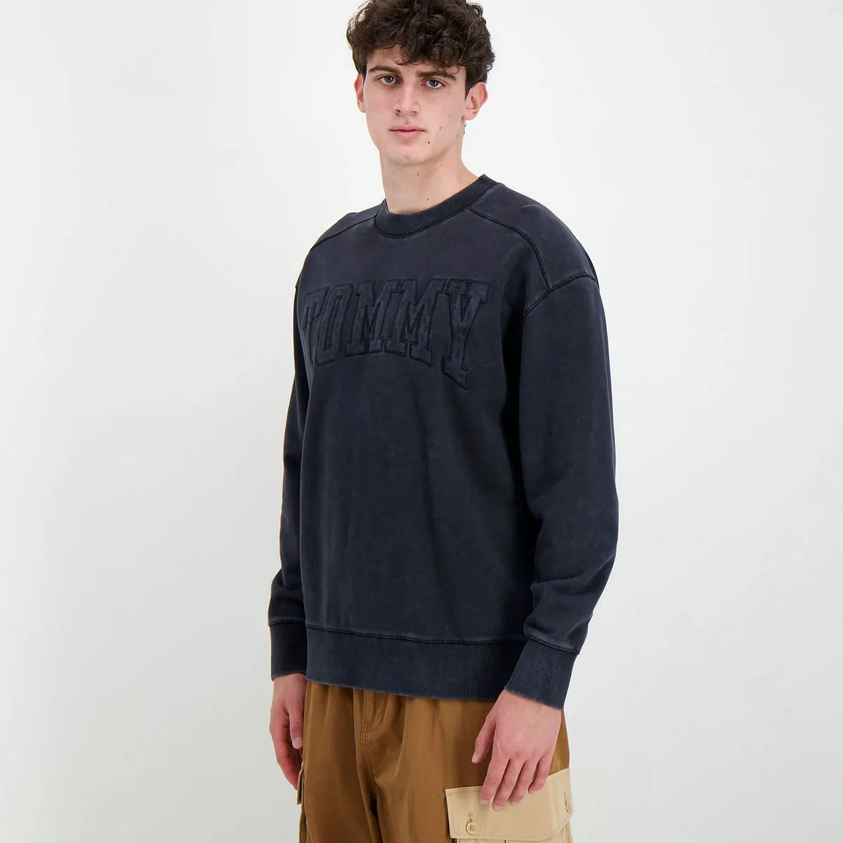      TOMMY JEANS FELPA GIROCOLLO RELAXED ACID WASH NEW VARSITY  