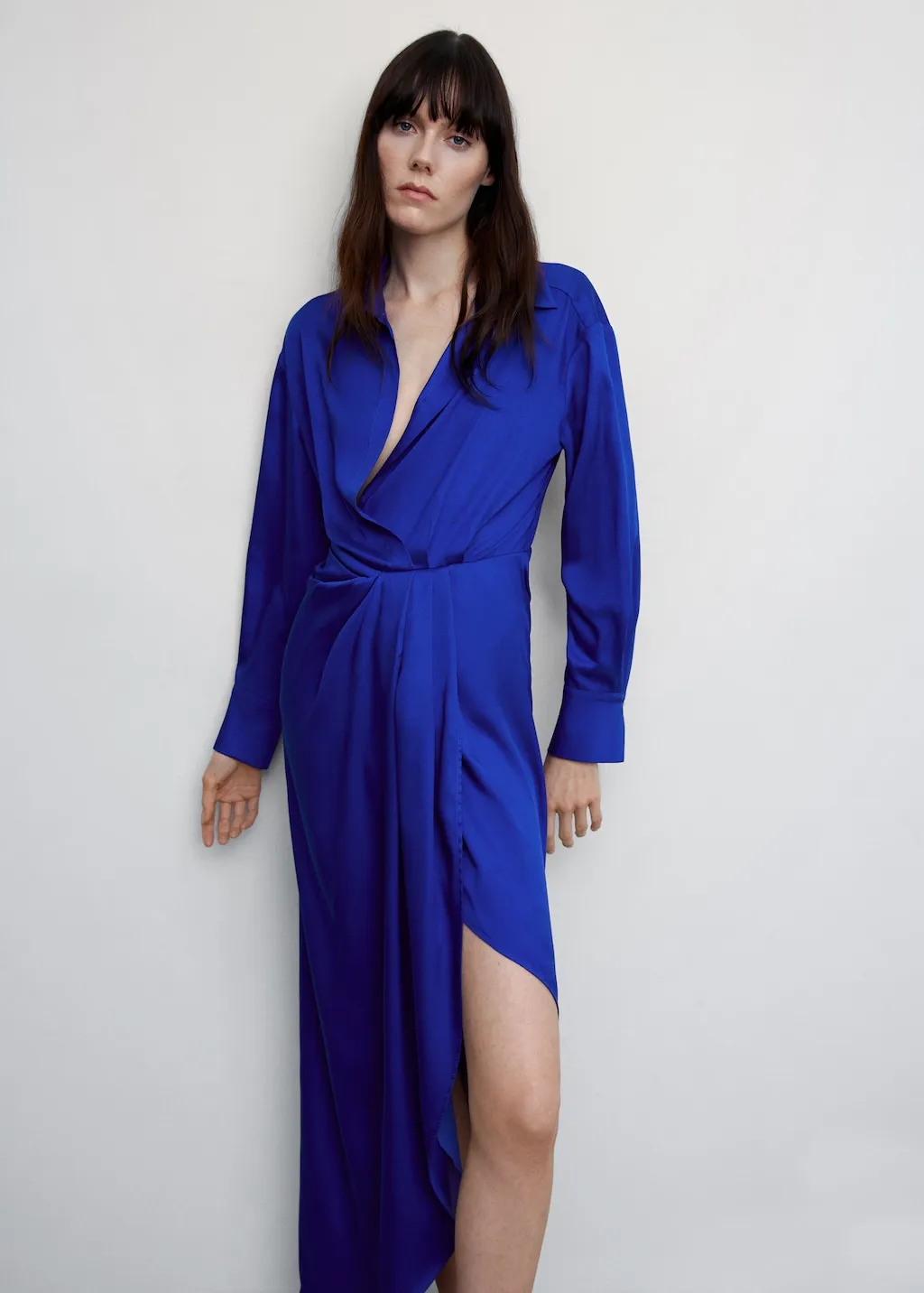Vestito satinato spacco